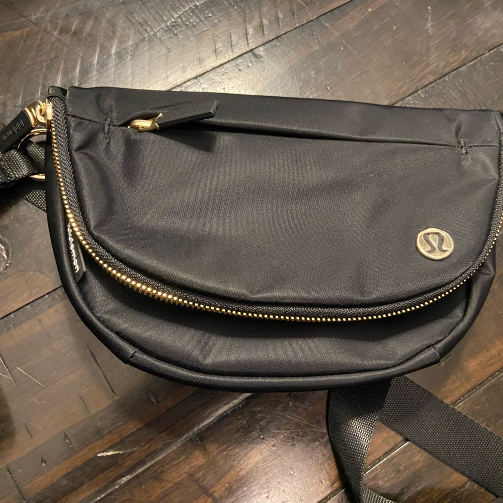 Lululemon 1L belt bag